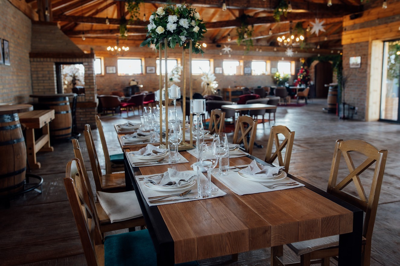 Hotel Helvecija dining area